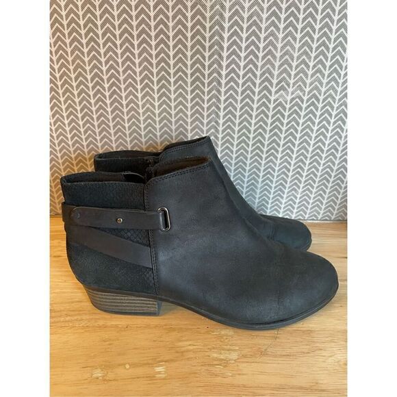 CLARKS COLLECTION ADDIY GLADYS BLACK LEATHER ANKLE BOOTS - Picture 1 of 8